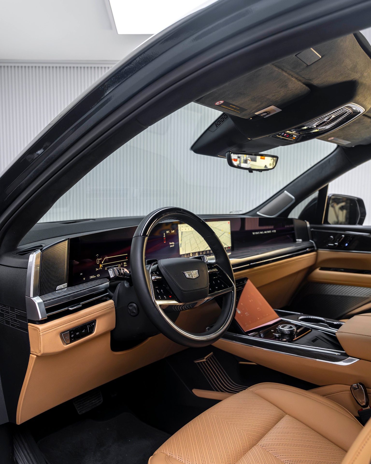 Cadillac Escalade IQ 1000E Premium Luxury AWD view 5