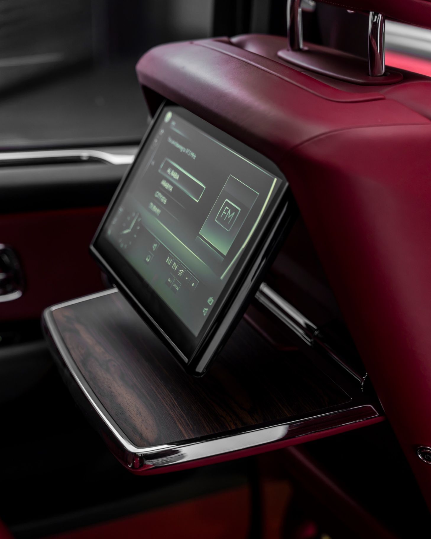 Rolls-Royce Cullinan (2025 Facelift) view 14