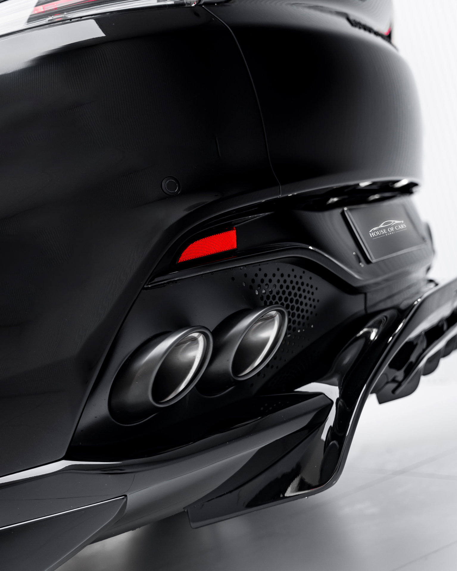 Aston Martin DBX707 view 16
