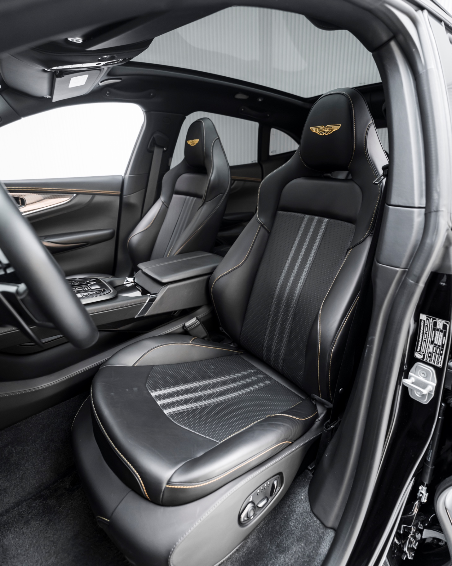 Aston Martin DBX707 view 4