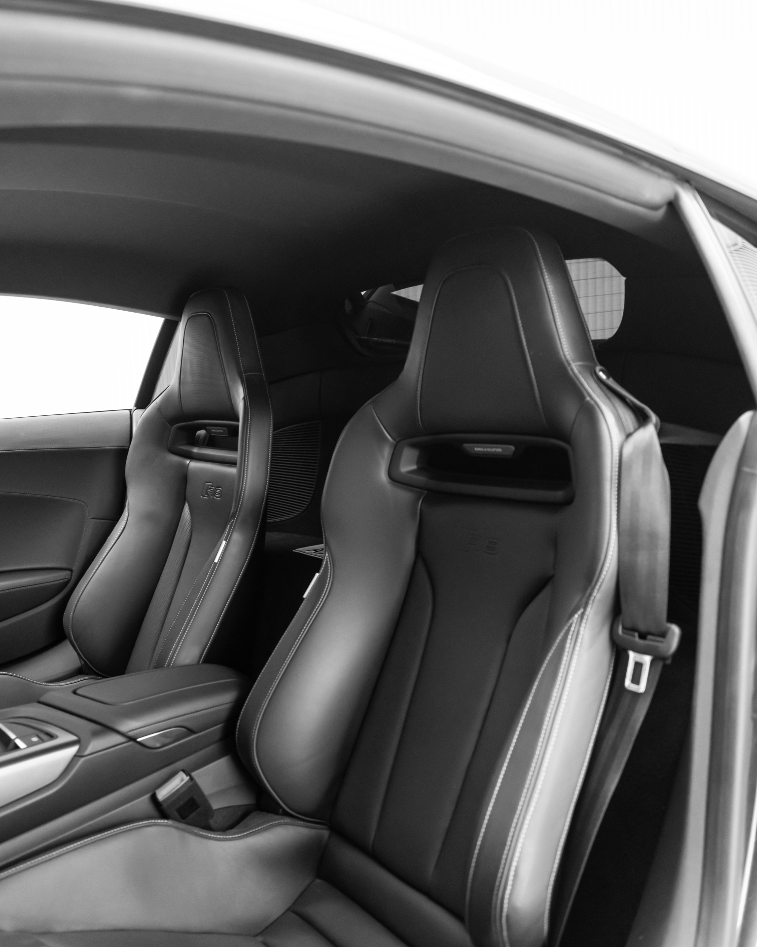 Audi R8 Coupe V10 Performance RWD view 6
