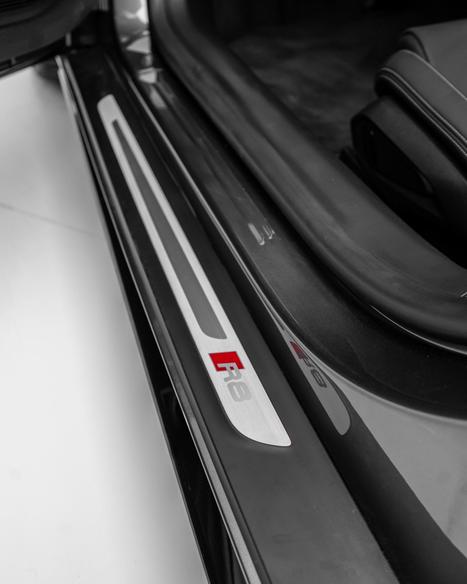 Audi R8 Coupe V10 Performance RWD view 5