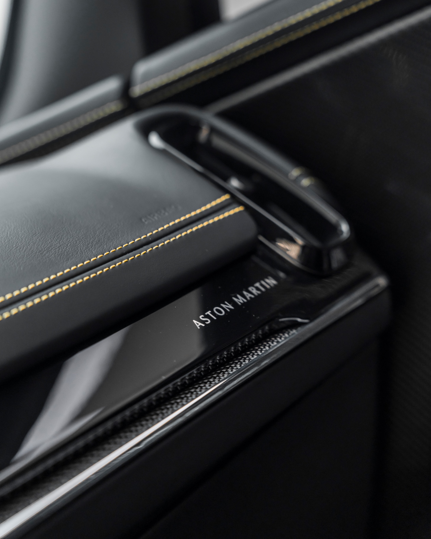 Aston Martin DBX707 view 10