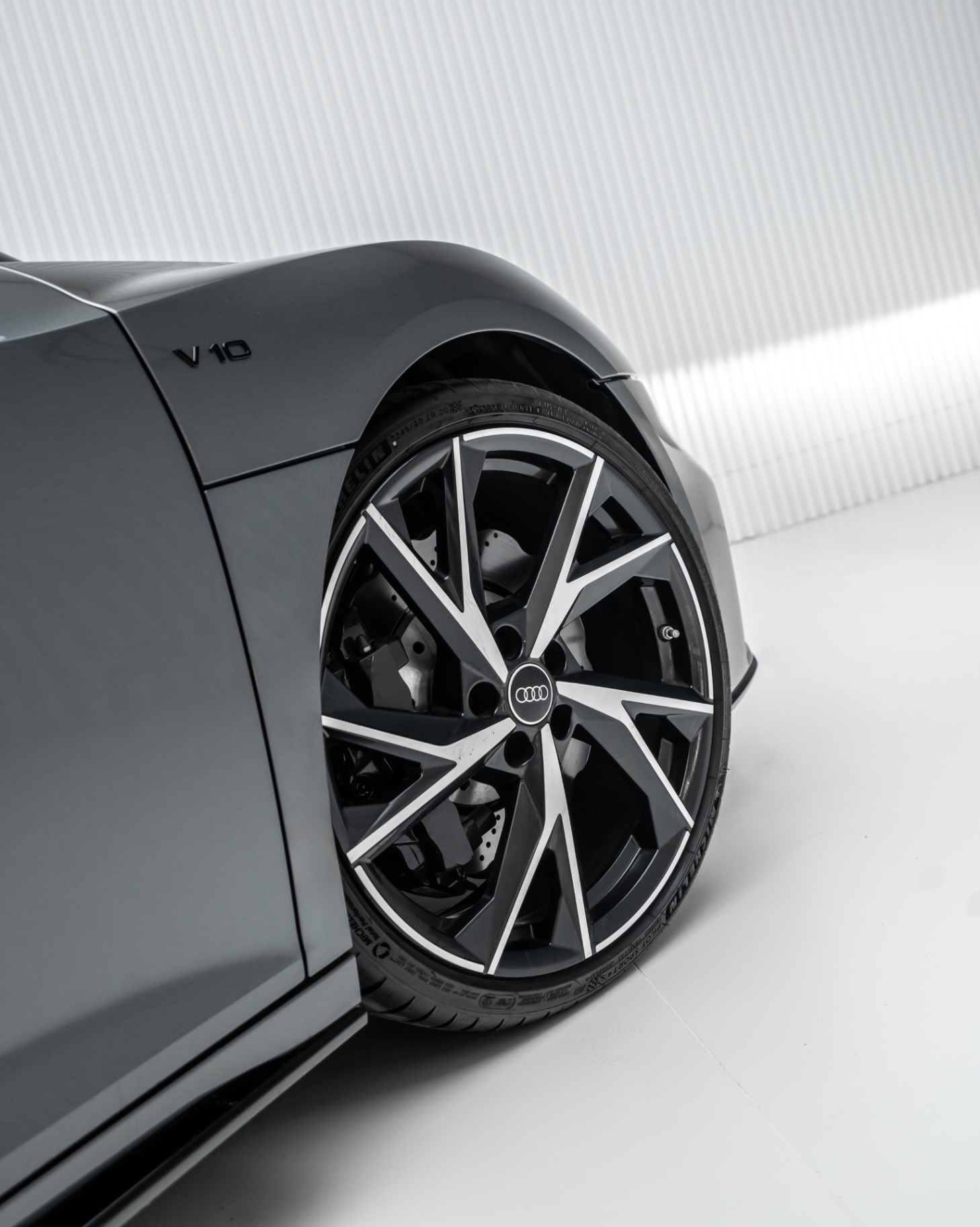 Audi R8 Coupe V10 Performance RWD view 3
