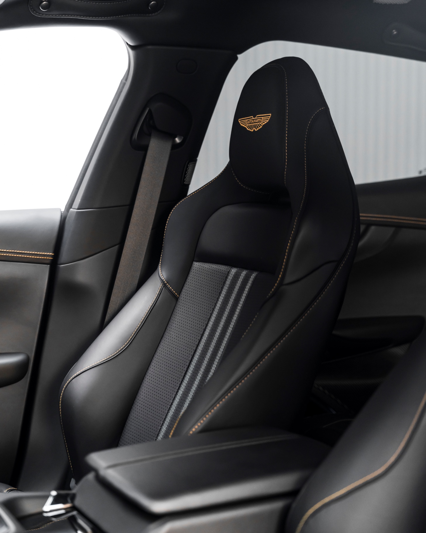Aston Martin DBX707 view 5