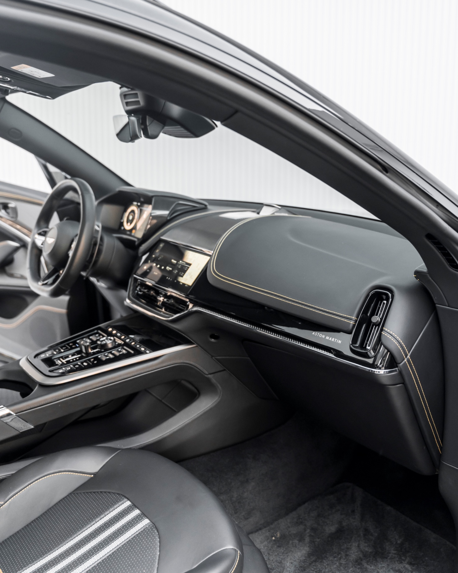 Aston Martin DBX707 view 12