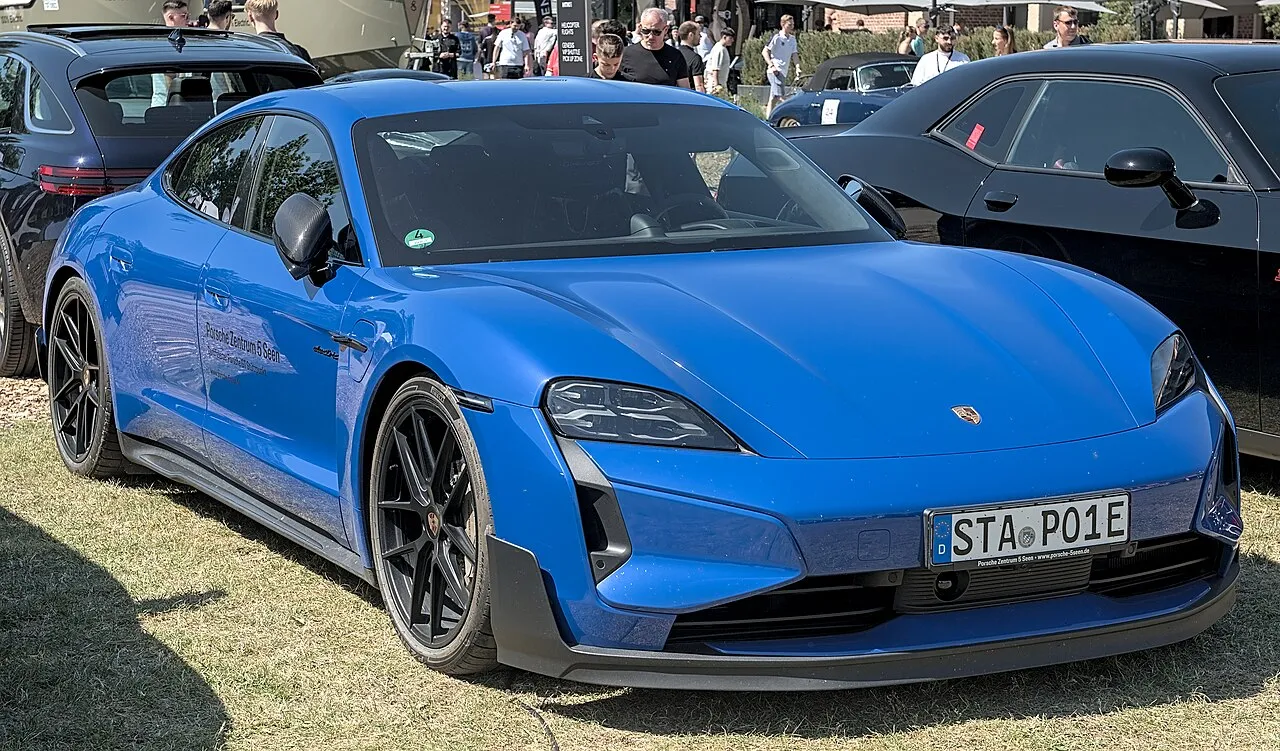 El Taycan Turbo GT de Porsche acaba de marcar la vuelta más rápida jamás registrada de un eléctrico en Nürburgring
