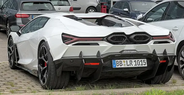 Lamborghini's Record 2025: A Fully Hybrid Range, and Why 94% of Buyers Personalize Their Car
