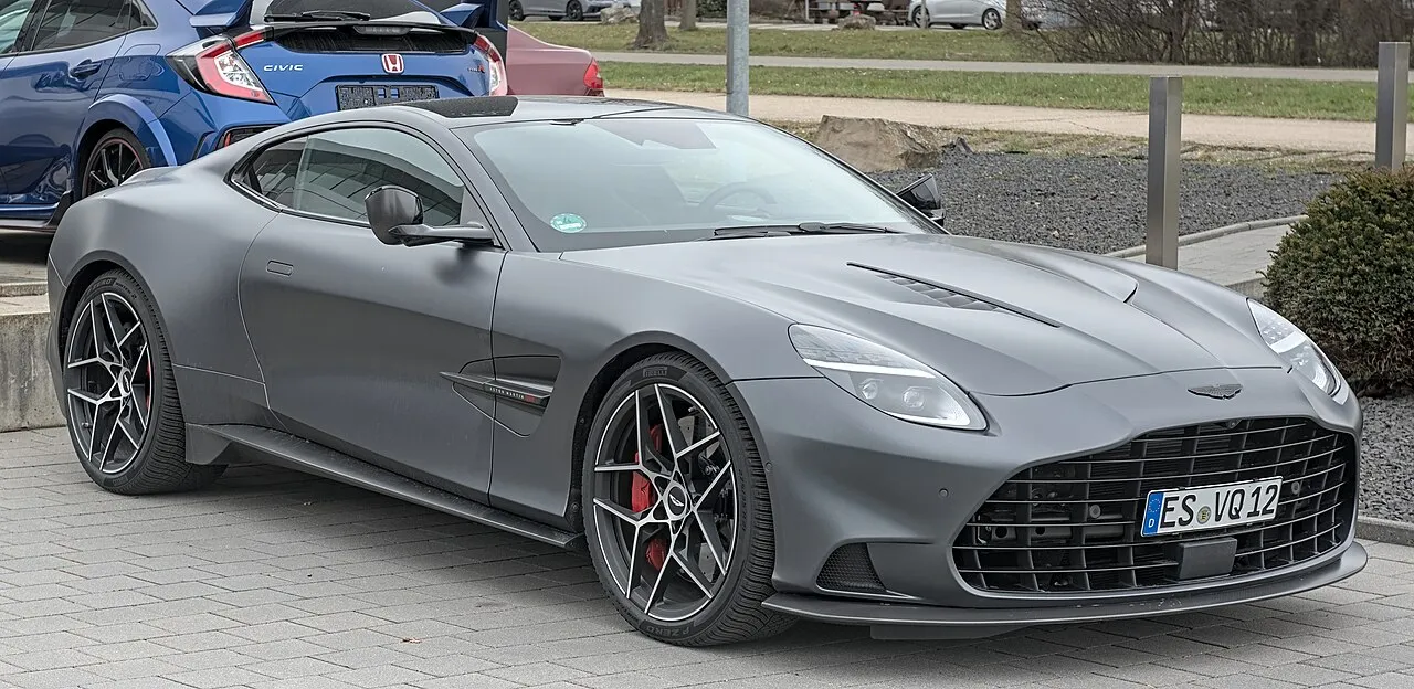 Aston Martin celebra 25 años del Vanquish con una despedida de 50 unidades