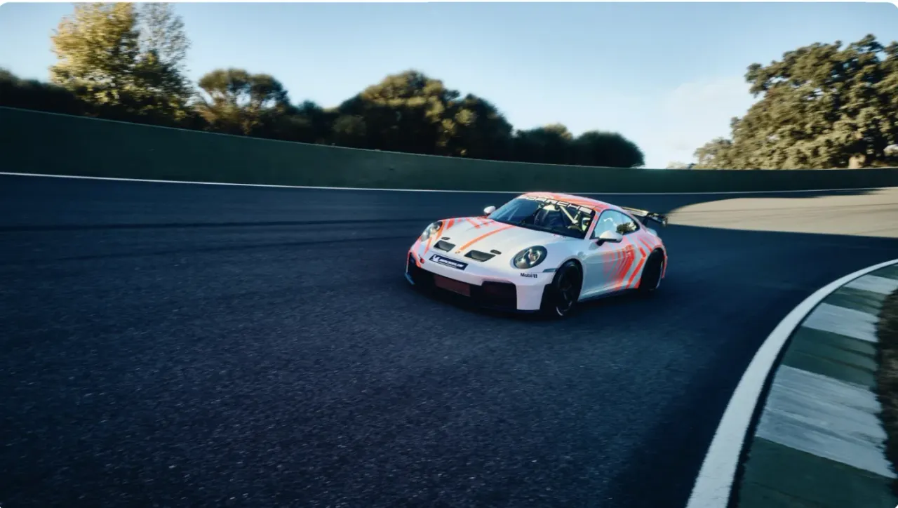 A Porsche acaba de construir o seu novo carro de corrida de acesso em torno do 911 GT3 — eis por que razão manteve o ar condicionado