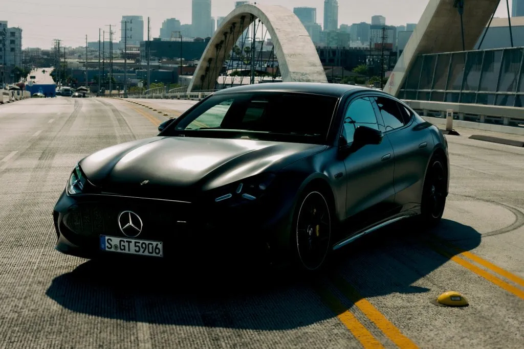 मर्सिडीज-AMG की चार दरवाज़ों वाली GT अब पूरी तरह इलेक्ट्रिक — 1,169 हॉर्सपावर के साथ