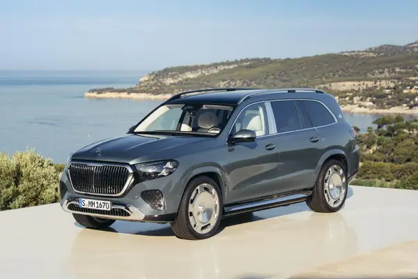 Mercedes-Maybach's Facelifted GLS 680 Just Landed With 612 Horsepower and a Grille That Glows