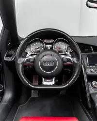 2015 Audi R8 Spyder V8 FSI Quattro for sale in Dubai — photo 7 of 20